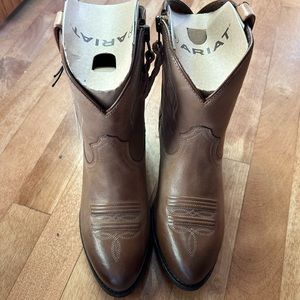 BNIB Women’s Ariat Darlin 7” Booties size 7 1/2 color Burnt Sugar